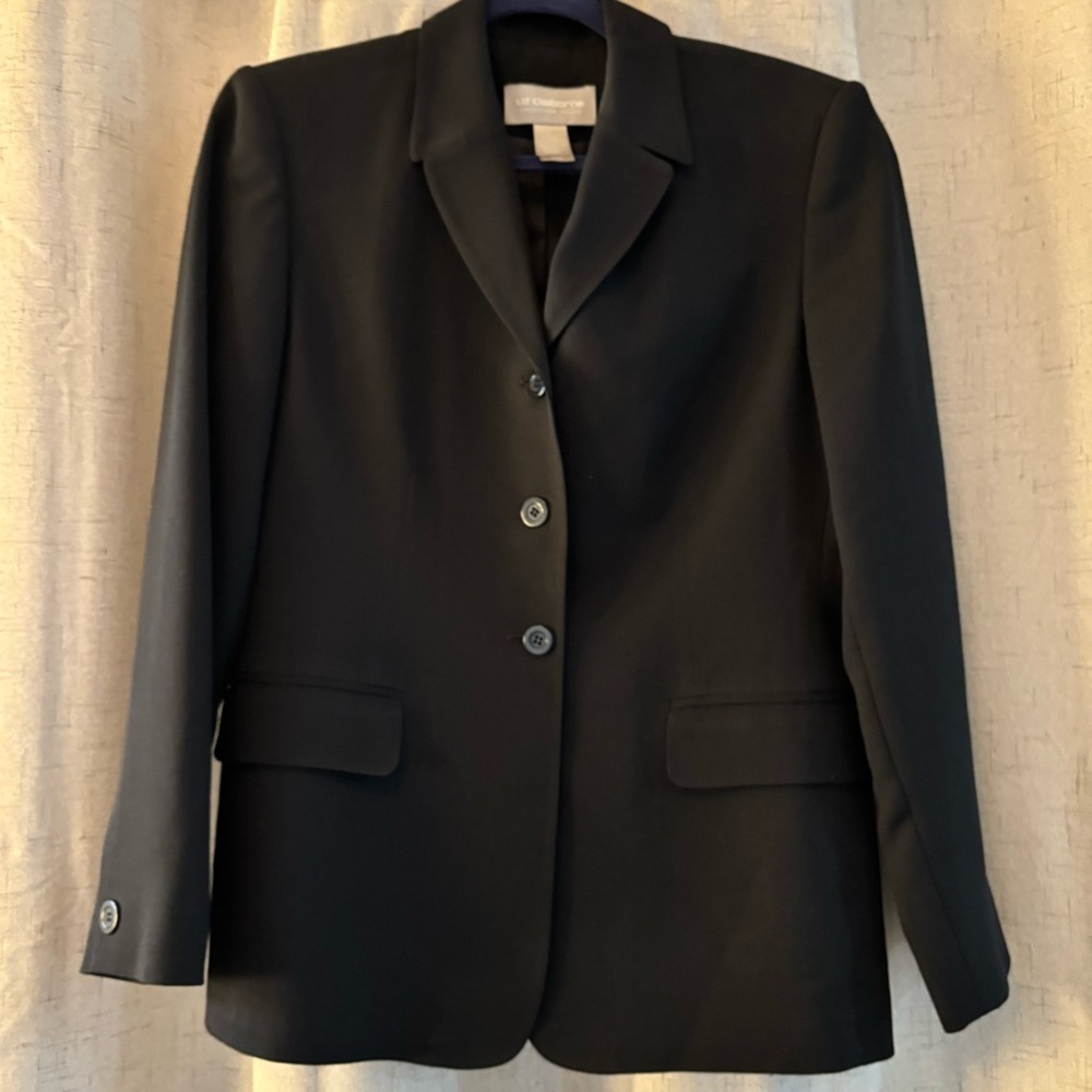 Liz Claiborne 3‎ button Black Blazer. Petite Size 10. Fully lined.